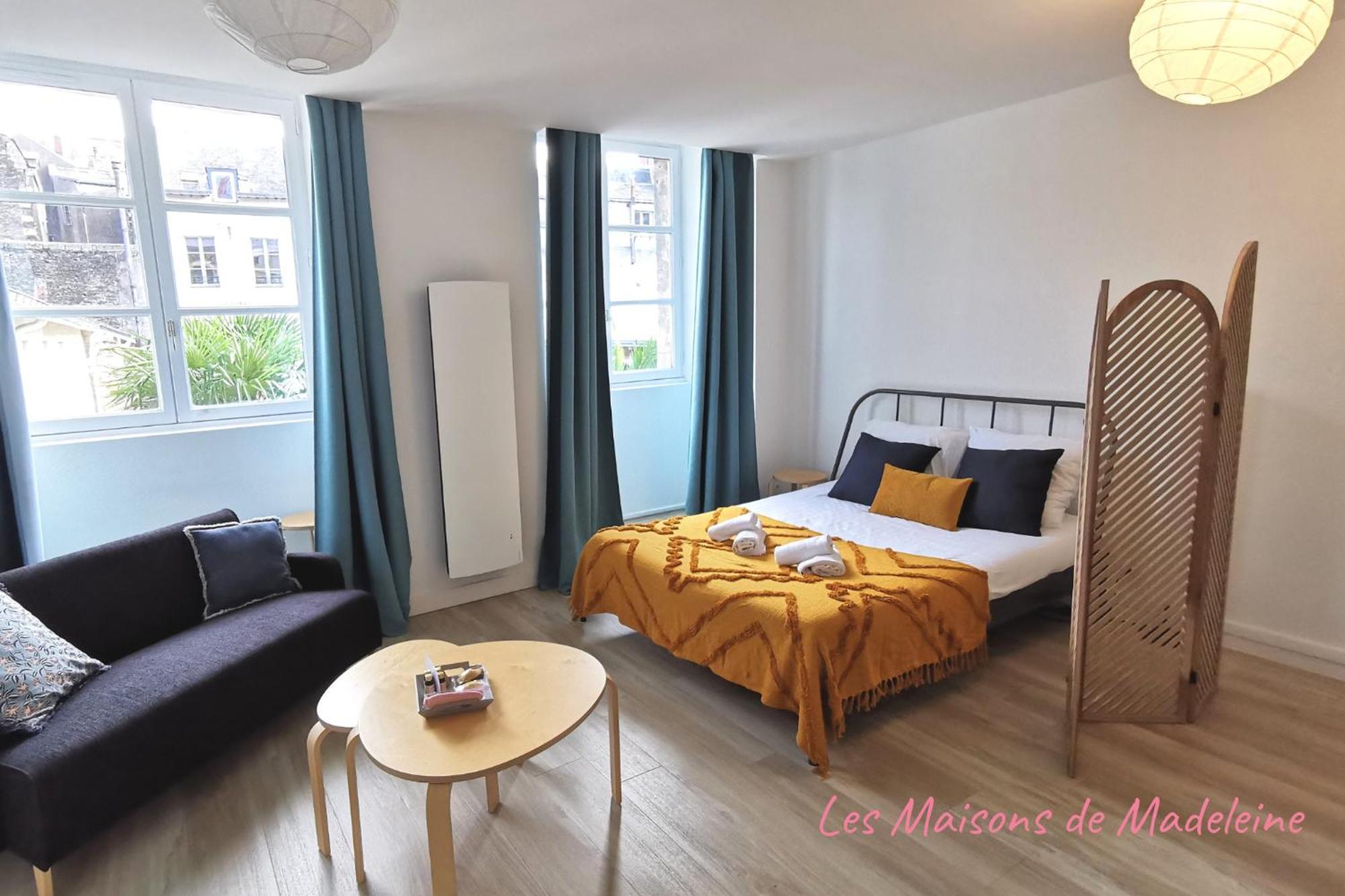 Tirant Lo Blanc - Les Maisons de Madeleine Nantes Extérieur photo